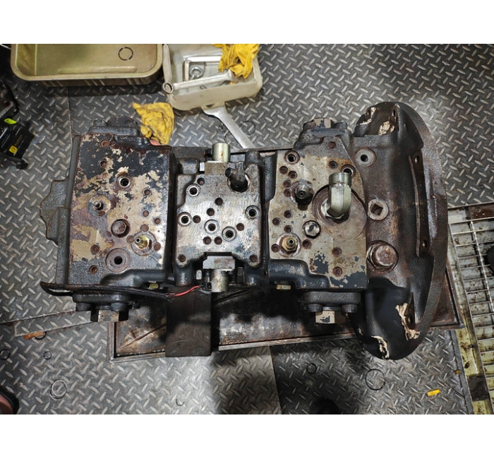 Komatsu PC200-8/220-8/240-8 Hydraulic pump 708-2L-31411