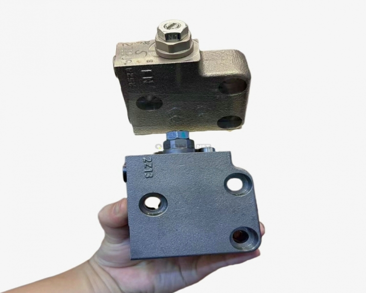 New PC490LC-11 Reducing Relief Valve Assy 723-48-25701 PC240-11 490-11 Excavator pressure reducing valve 723-40-73600 For Komatsu