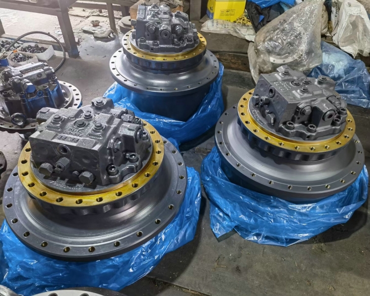 Original PC450-7 450LC-7 Excavator Travel Motor 706-8J-01030 706-8J-01012 706-8J-01011 For Komatsu