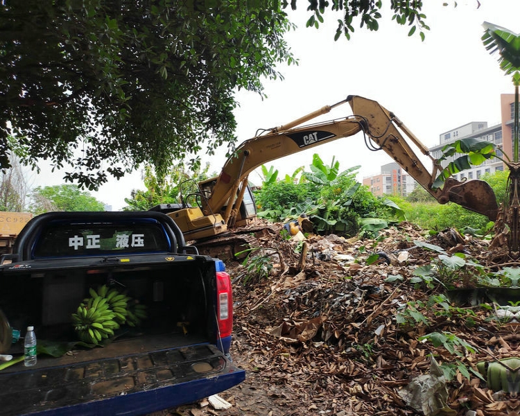 挖掘机铲斗收不回来，提大臂发卡的检修全过程